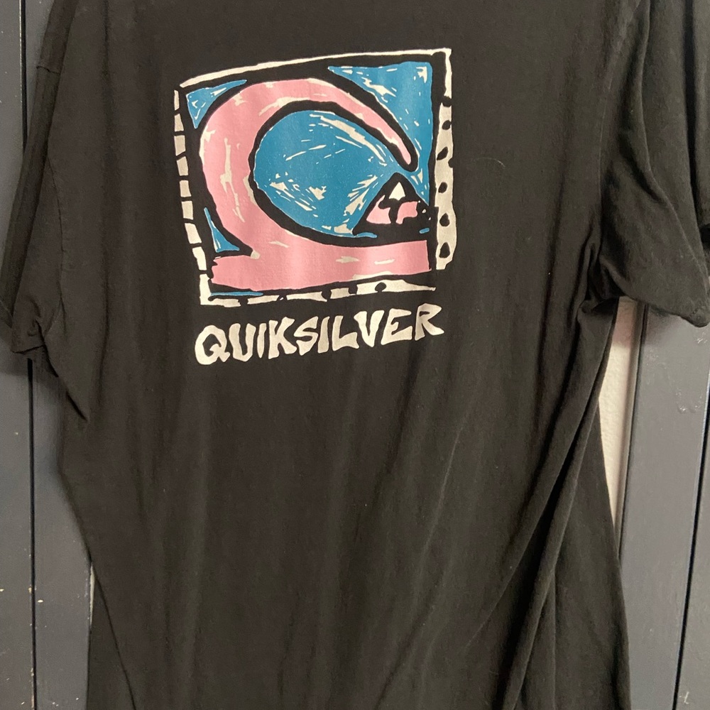 black quicksilver tee